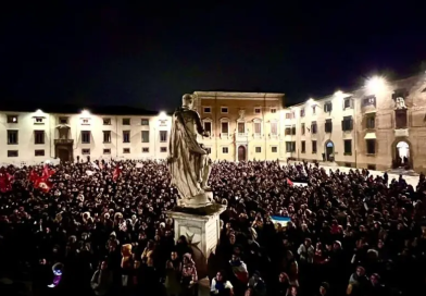 No ai manganelli. Tuteliamo la libertà di manifestare.